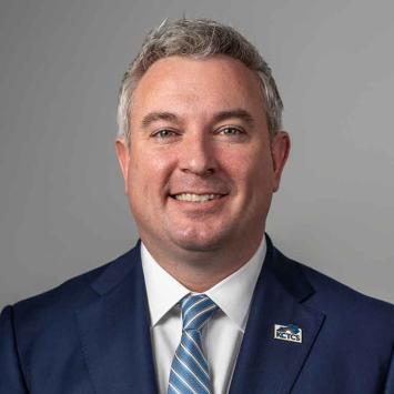 Headshot of Ryan Quarels